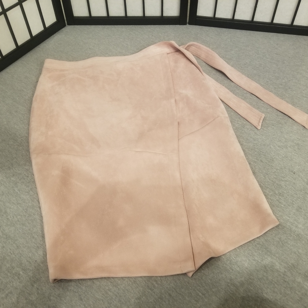 Ivanka Trump Heel high Skirts. - Picture 1 of 6